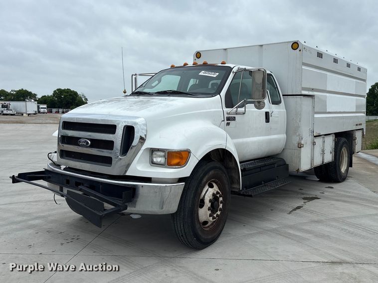 image for item YA2814 2015 Ford F650 Super Duty chipper truck