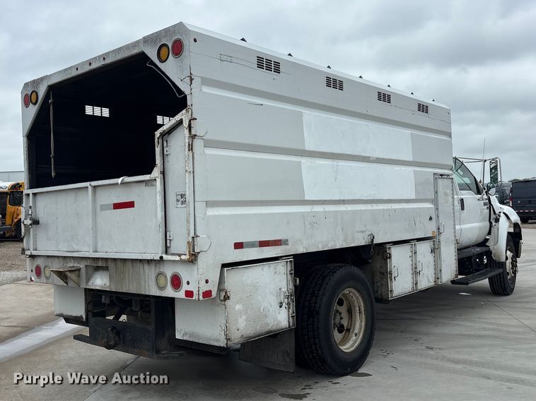 image for item YA2814 2015 Ford F650 Super Duty chipper truck