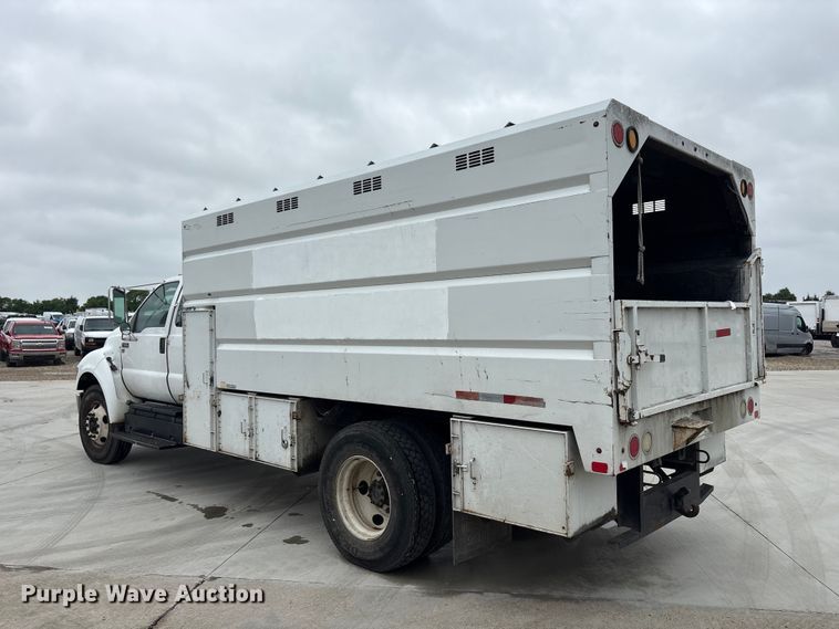 image for item YA2814 2015 Ford F650 Super Duty chipper truck