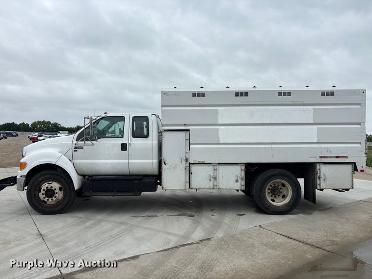 image for item YA2814 2015 Ford F650 Super Duty chipper truck