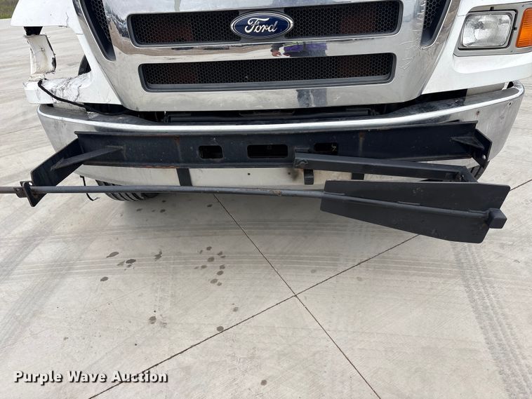 image for item YA2814 2015 Ford F650 Super Duty chipper truck