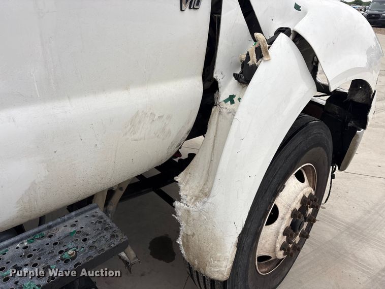image for item YA2814 2015 Ford F650 Super Duty chipper truck