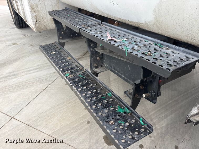 image for item YA2814 2015 Ford F650 Super Duty chipper truck