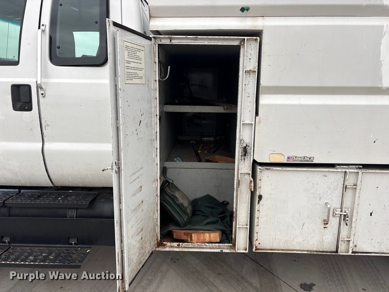 image for item YA2814 2015 Ford F650 Super Duty chipper truck
