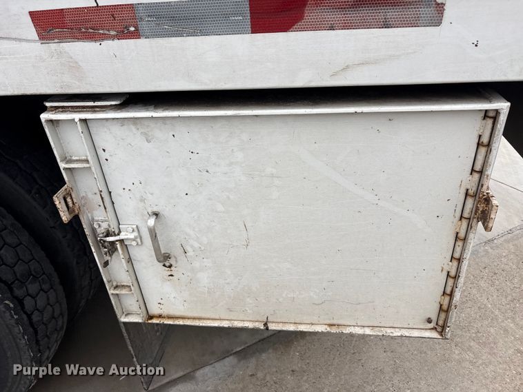 image for item YA2814 2015 Ford F650 Super Duty chipper truck