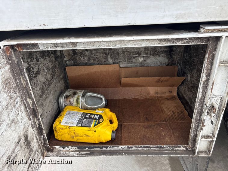 image for item YA2814 2015 Ford F650 Super Duty chipper truck