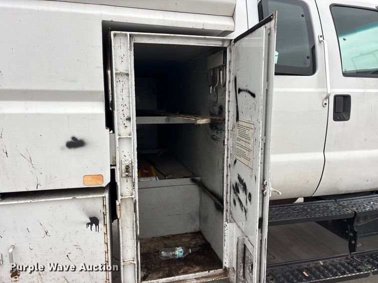 image for item YA2814 2015 Ford F650 Super Duty chipper truck