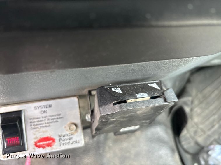 image for item YA2814 2015 Ford F650 Super Duty chipper truck