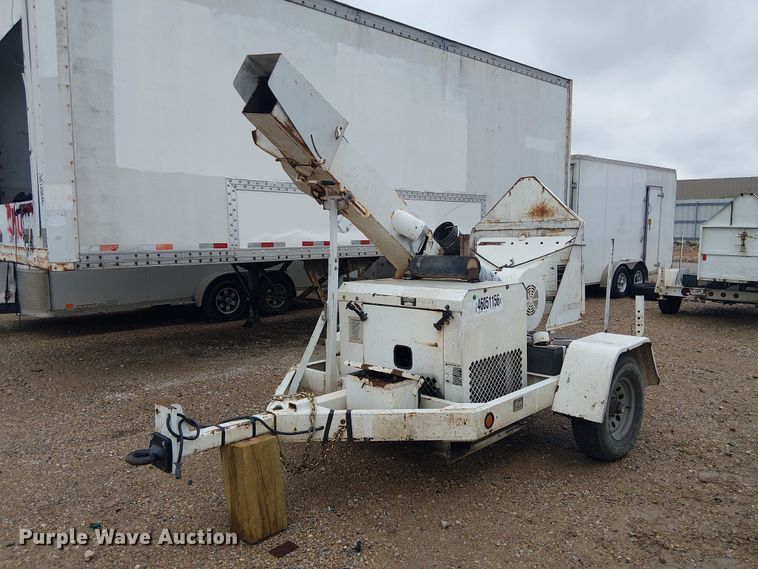 image for item YA2816 2005 Woodchuck 12A wood chipper