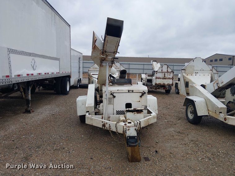 image for item YA2816 2005 Woodchuck 12A wood chipper