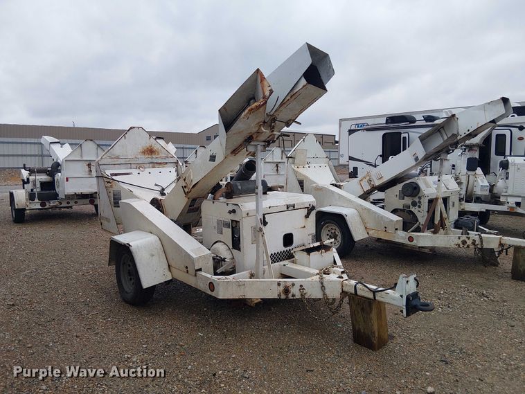 image for item YA2816 2005 Woodchuck 12A wood chipper