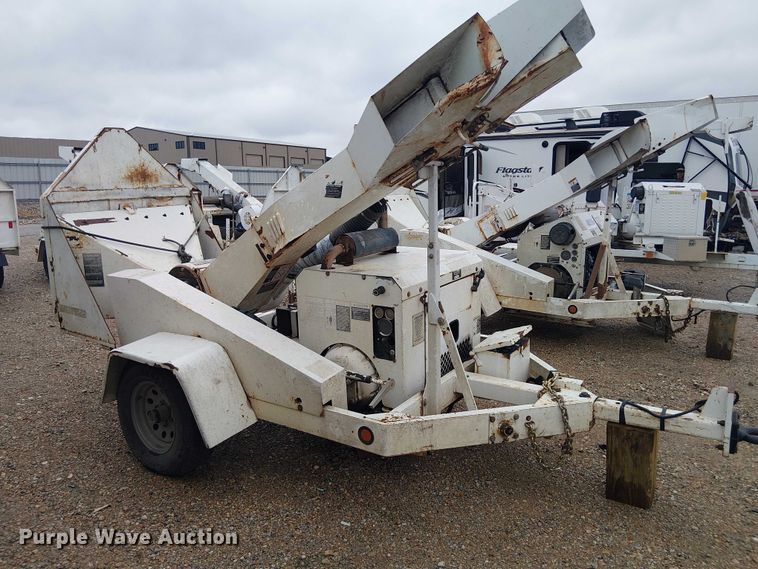 image for item YA2816 2005 Woodchuck 12A wood chipper