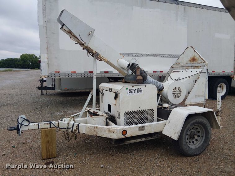 image for item YA2816 2005 Woodchuck 12A wood chipper