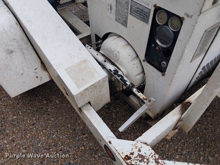 image for item YA2816 2005 Woodchuck 12A wood chipper