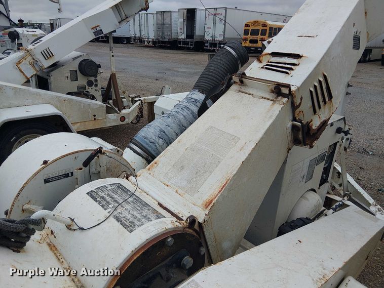 image for item YA2816 2005 Woodchuck 12A wood chipper
