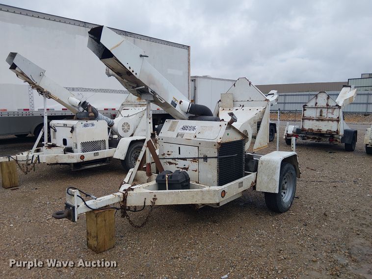 image for item YA2817 2005 Woodchuck WC12A wood chipper