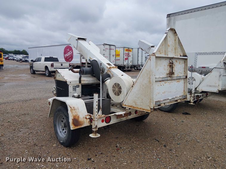 image for item YA2817 2005 Woodchuck WC12A wood chipper