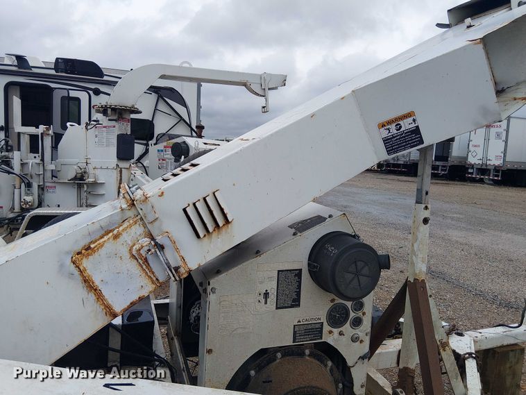 image for item YA2817 2005 Woodchuck WC12A wood chipper