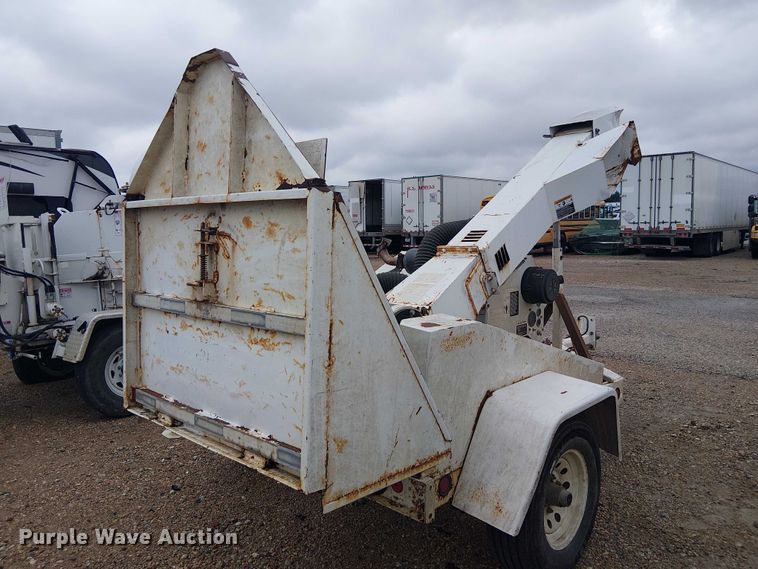 image for item YA2817 2005 Woodchuck WC12A wood chipper