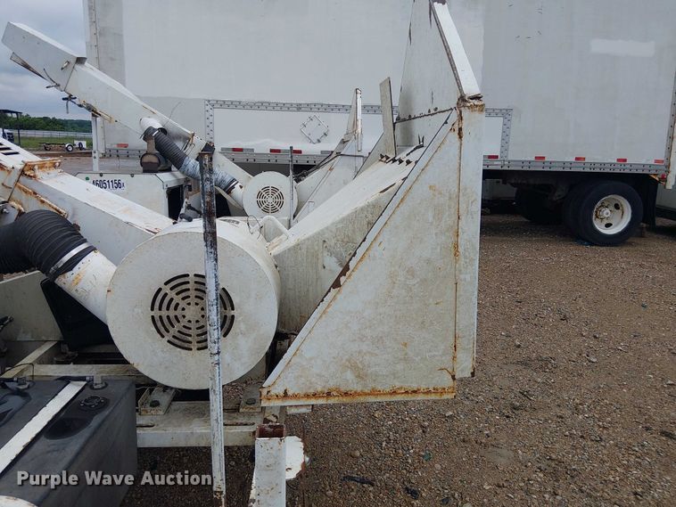 image for item YA2817 2005 Woodchuck WC12A wood chipper