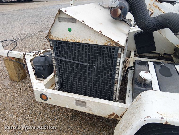 image for item YA2817 2005 Woodchuck WC12A wood chipper
