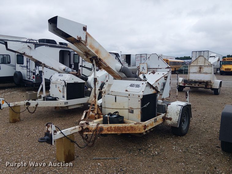 image for item YA2818 2006 Woodchuck WC12B wood chipper