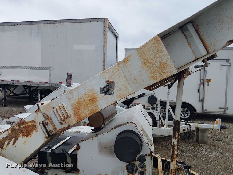 image for item YA2818 2006 Woodchuck WC12B wood chipper