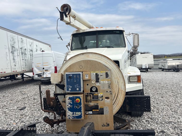 image for item YA2879 2016 Western Star 4700 sewer jetter truck