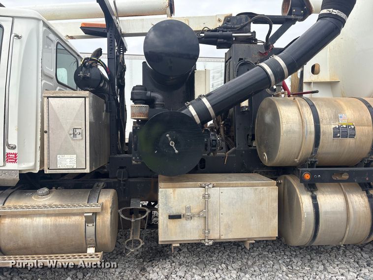 image for item YA2879 2016 Western Star 4700 sewer jetter truck