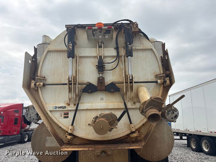 image for item YA2879 2016 Western Star 4700 sewer jetter truck