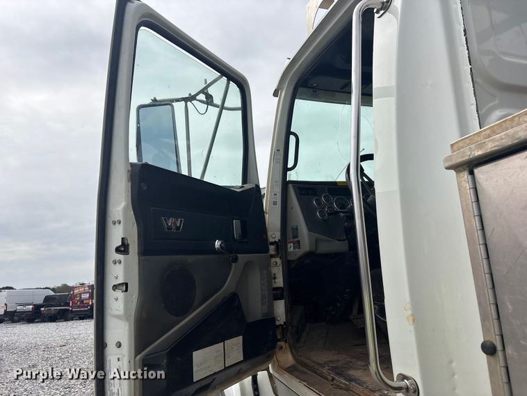 image for item YA2879 2016 Western Star 4700 sewer jetter truck