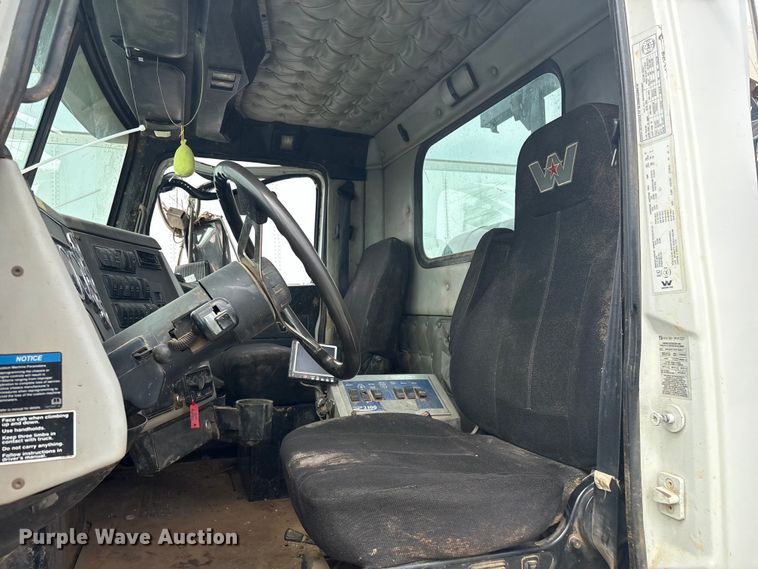 image for item YA2879 2016 Western Star 4700 sewer jetter truck