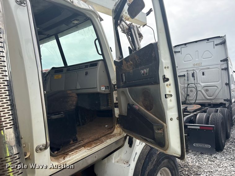 image for item YA2879 2016 Western Star 4700 sewer jetter truck