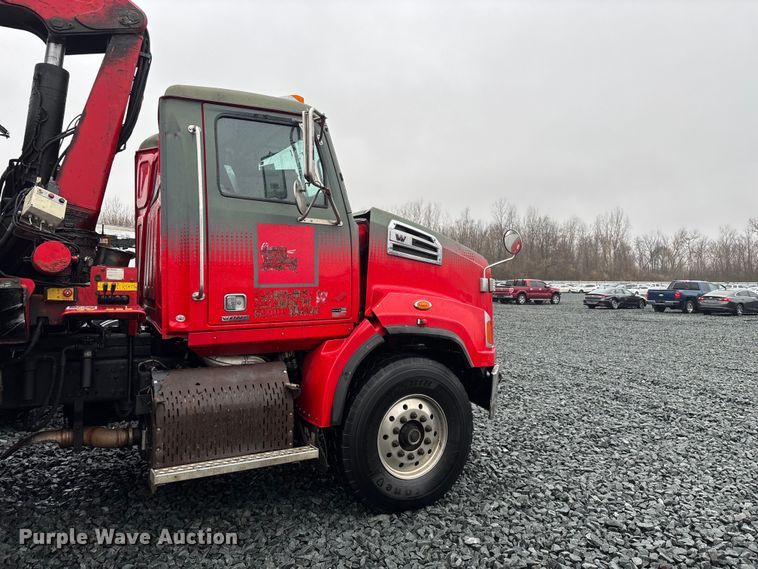 image for item YA2958 2013 Western Star 4700 crane truck