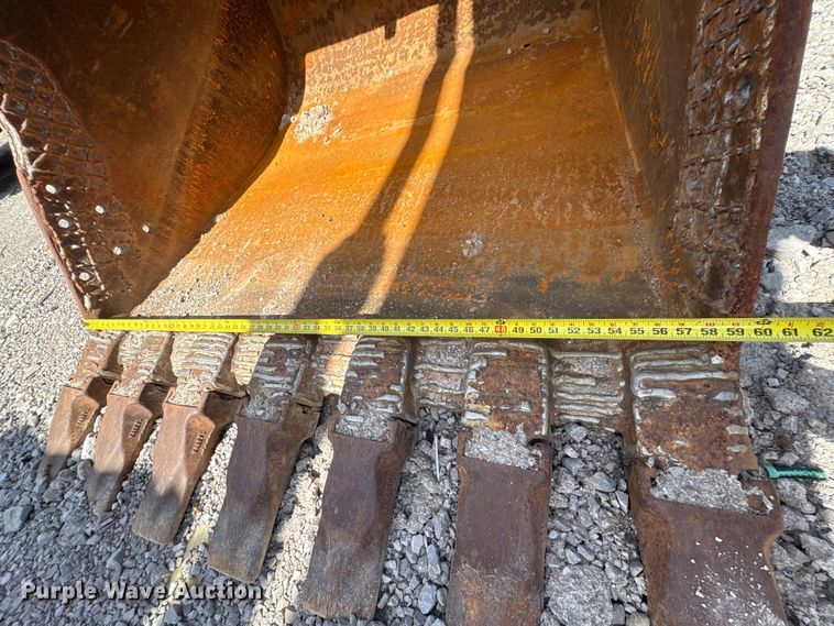 image for item YA3029 2000 Hitachi EX330LC-5 excavator