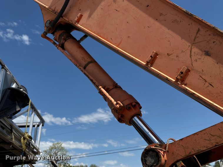 image for item YA3029 2000 Hitachi EX330LC-5 excavator