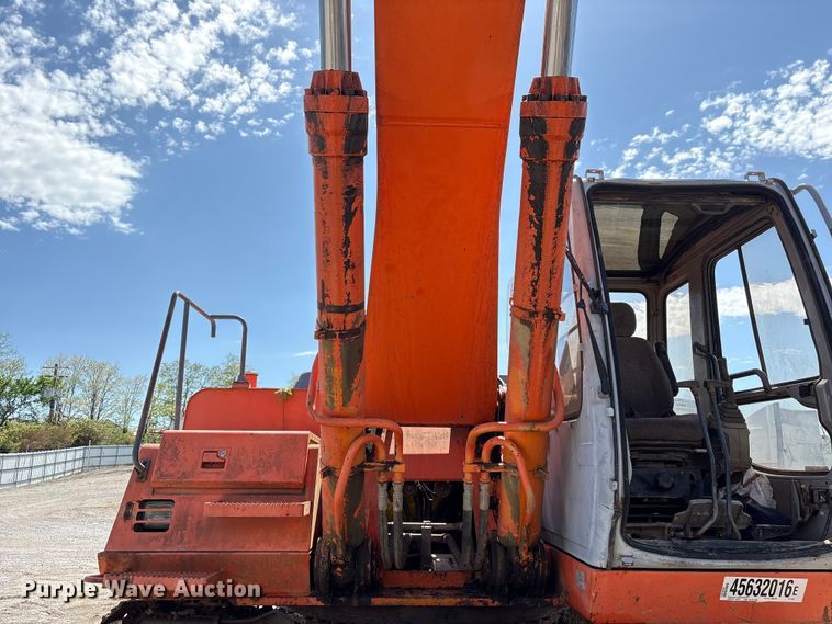 image for item YA3029 2000 Hitachi EX330LC-5 excavator
