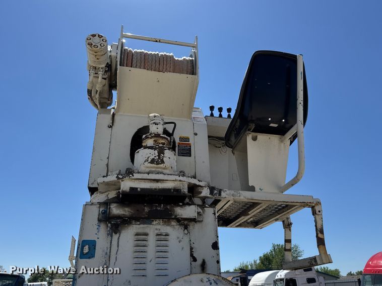 image for item YA3042 1995 Chevrolet Kodiak digger derrick truck