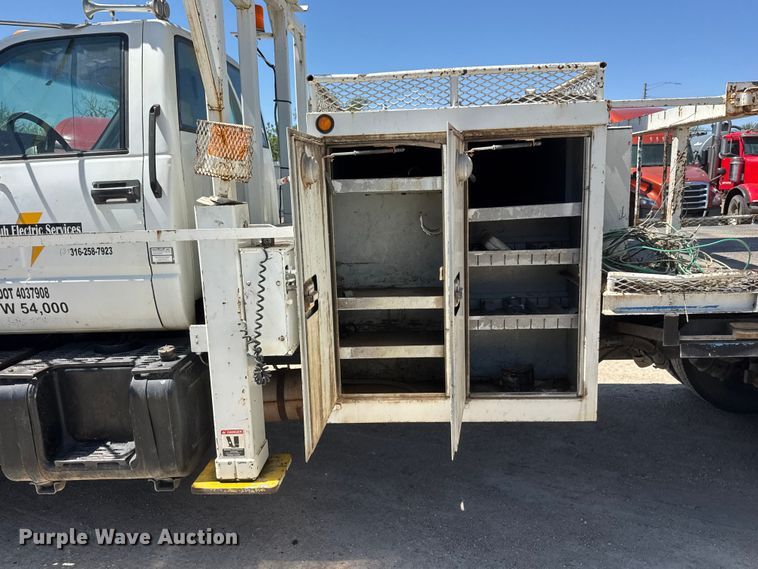 image for item YA3042 1995 Chevrolet Kodiak digger derrick truck