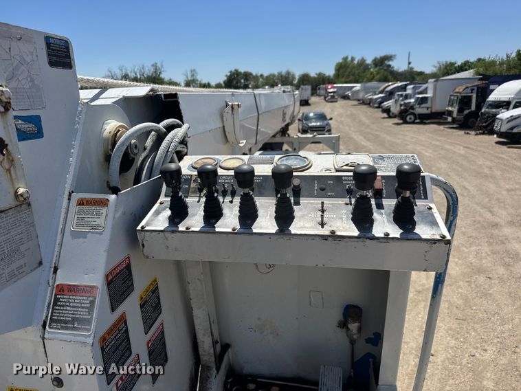 image for item YA3042 1995 Chevrolet Kodiak digger derrick truck