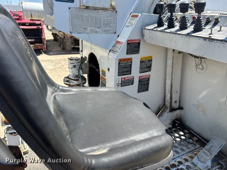 image for item YA3042 1995 Chevrolet Kodiak digger derrick truck