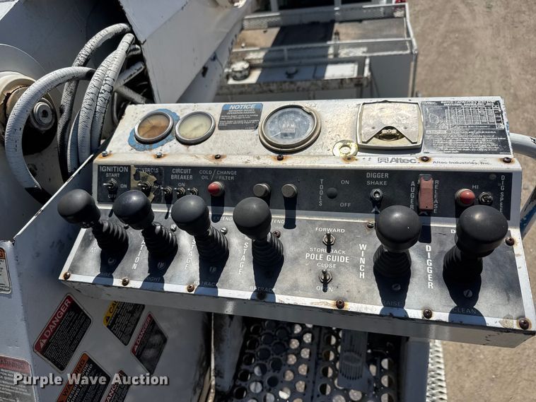 image for item YA3042 1995 Chevrolet Kodiak digger derrick truck