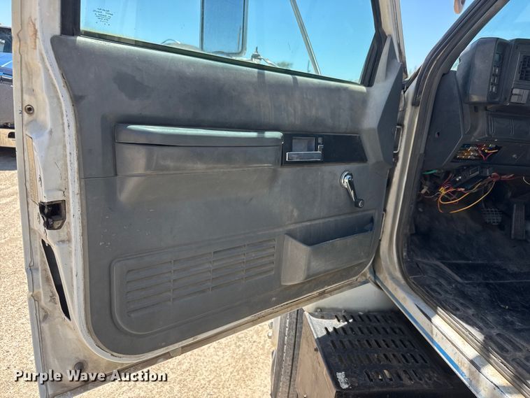 image for item YA3042 1995 Chevrolet Kodiak digger derrick truck