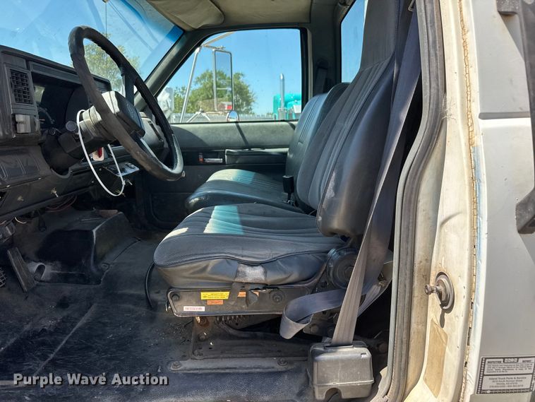 image for item YA3042 1995 Chevrolet Kodiak digger derrick truck