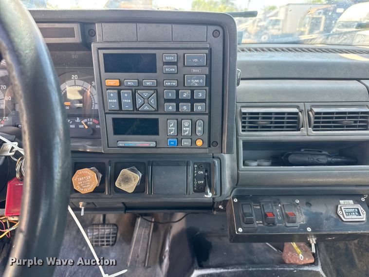 image for item YA3042 1995 Chevrolet Kodiak digger derrick truck