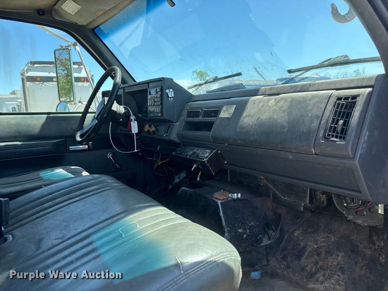 image for item YA3042 1995 Chevrolet Kodiak digger derrick truck