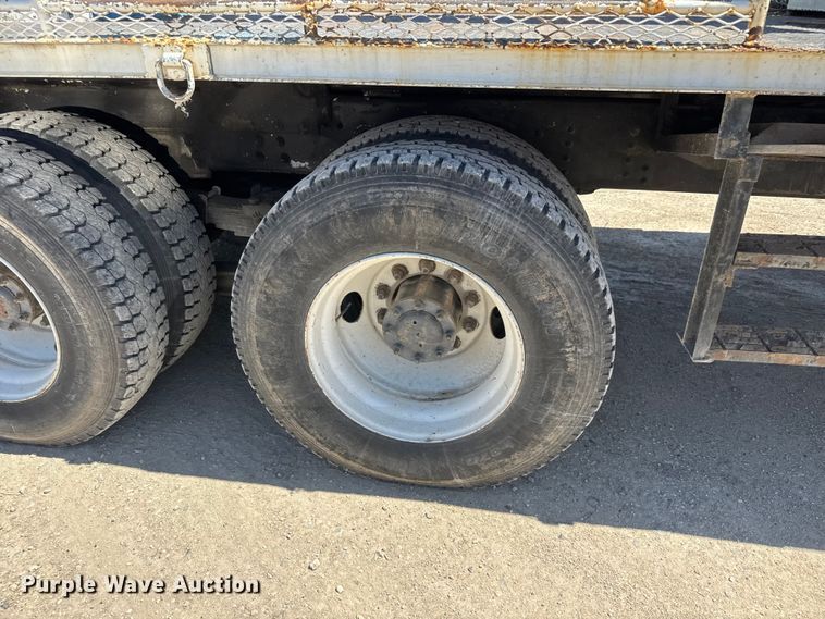 image for item YA3042 1995 Chevrolet Kodiak digger derrick truck