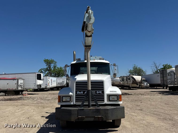 image for item YA3043 1997 Mack CH613 drilling rig truck