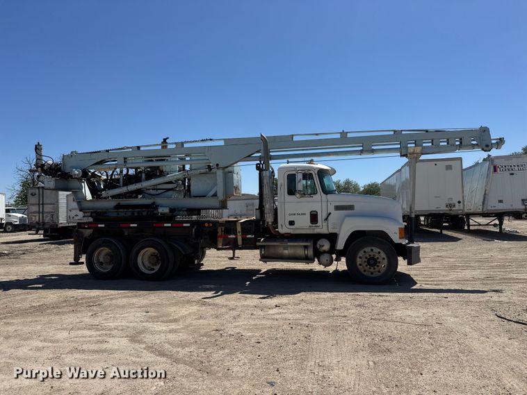 image for item YA3043 1997 Mack CH613 drilling rig truck