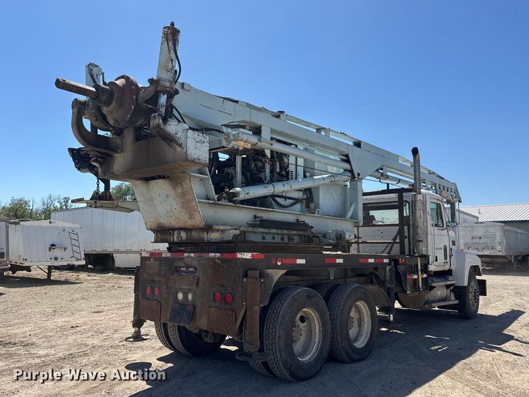image for item YA3043 1997 Mack CH613 drilling rig truck
